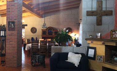 Quinta y hotel con casa principal con 4 cabañas muy cerca de la ciudad! Queretar