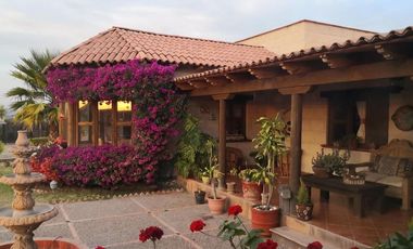 Quinta y hotel con casa principal con 4 cabañas muy cerca de la ciudad! Queretar