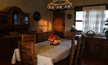 Quinta y hotel con casa principal con 4 cabañas muy cerca de la ciudad! Queretar