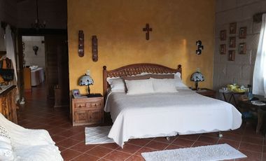 Quinta y hotel con casa principal con 4 cabañas muy cerca de la ciudad! Queretar