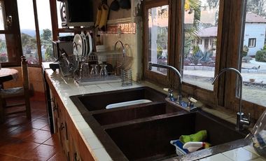 Quinta y hotel con casa principal con 4 cabañas muy cerca de la ciudad! Queretar