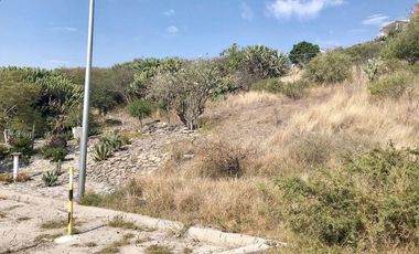 Terreno en Venta en calle cerrada con 2 frentes, Loma Dorada Queretaro