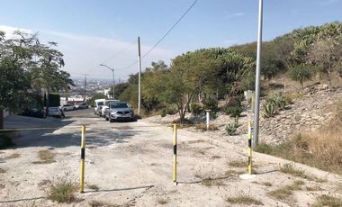 Terreno en Venta en calle cerrada con 2 frentes, Loma Dorada Queretaro