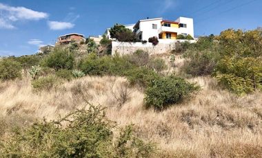 Terreno en Venta en calle cerrada con 2 frentes, Loma Dorada Queretaro