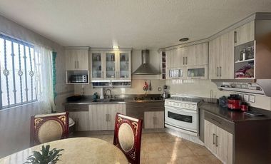 Casa en Venta, Lomas de la Hacienda, 4 Recámaras.