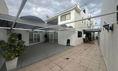 Casa en Venta, Lomas de la Hacienda, 4 Recámaras.