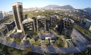 Oficina acondicionada en renta 301m2 edificio zona Campestre SPGG