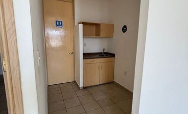 Renta de Oficinas/Local Comercial en Parque industrial Bernardo Quintana. 8