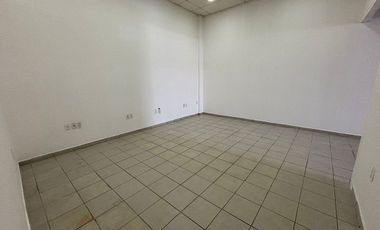 Renta de Oficinas/Local Comercial en Parque industrial Bernardo Quintana. 8