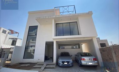Casa con Roof Garden y Jardín | Cochera Techada para 2 Autos | Excelente Ubicación en Tlaxcala