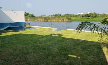 Casa en RENTA de 4 recámaras, con alberca y acceso al río, a 100 mts de Las Palmas Residencial