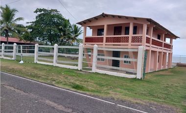 Vendo Casa y terreno frente al Mar - Nombre de Dios - Colon - M.M