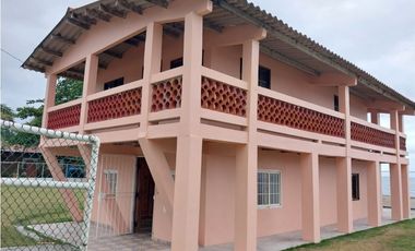 Vendo Casa y terreno frente al Mar - Nombre de Dios - Colon - M.M