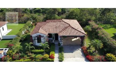 SE VENDE CASA CAMPESTRE EN HACIENDA PACFICA, CERCA DEL MAR (MC)