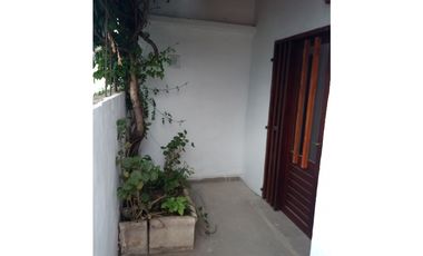 SE ALQUILA CASA 2 DORM EN BARRIO SOL DE MAYO