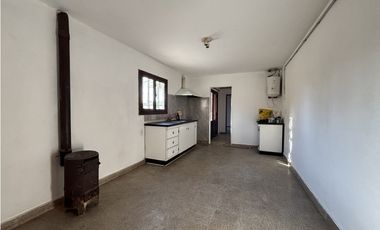 SE ALQUILA CASA 2 DORM EN BARRIO SOL DE MAYO