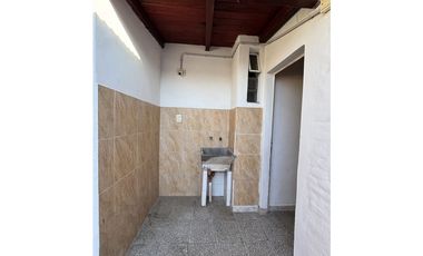 SE ALQUILA CASA 2 DORM EN BARRIO SOL DE MAYO