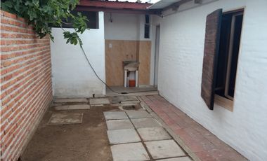 SE ALQUILA CASA 2 DORM EN BARRIO SOL DE MAYO