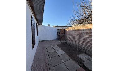 SE ALQUILA CASA 2 DORM EN BARRIO SOL DE MAYO