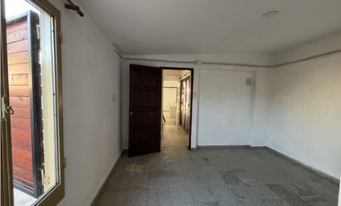 SE ALQUILA CASA 2 DORM EN BARRIO SOL DE MAYO
