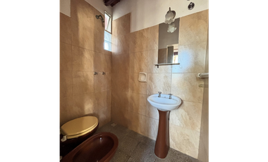 SE ALQUILA CASA 2 DORM EN BARRIO SOL DE MAYO