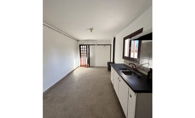 SE ALQUILA CASA 2 DORM EN BARRIO SOL DE MAYO