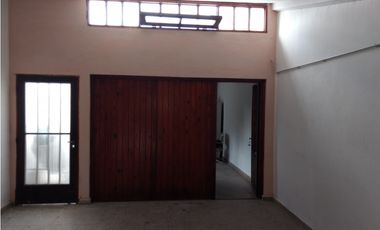 SE ALQUILA CASA 2 DORM EN BARRIO SOL DE MAYO