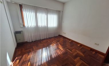 3 Ambientes con balcòn y cochera - 25 de Mayo e Independencia