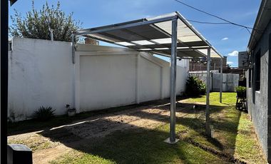 SE VENDE CASA DOS DORM. SOBRE CALLE ALEM - ALMAFUERTE