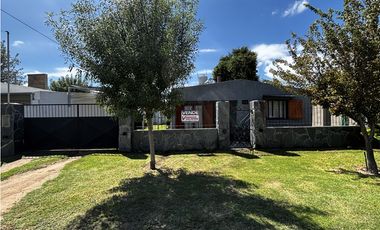 SE VENDE CASA DOS DORM. SOBRE CALLE ALEM - ALMAFUERTE