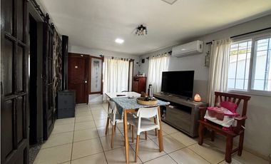 SE VENDE CASA DOS DORM. SOBRE CALLE ALEM - ALMAFUERTE
