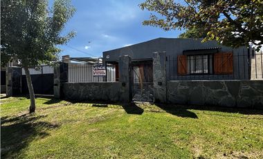 SE VENDE CASA DOS DORM. SOBRE CALLE ALEM - ALMAFUERTE