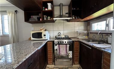 SE VENDE CASA DOS DORM. SOBRE CALLE ALEM - ALMAFUERTE
