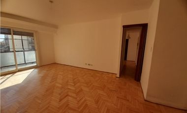 4 AMBIENTES AL FRENTE BALCON - OPORTUNIDAD - CABALLITO