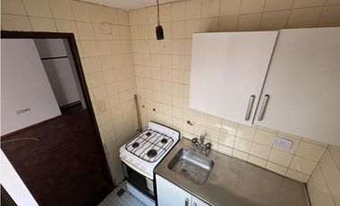 ALQUILER -  MONOAMBIENTE CON COCINA SEPARADA - B° ALBERDI