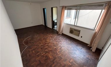 ALQUILER -  MONOAMBIENTE CON COCINA SEPARADA - B° ALBERDI