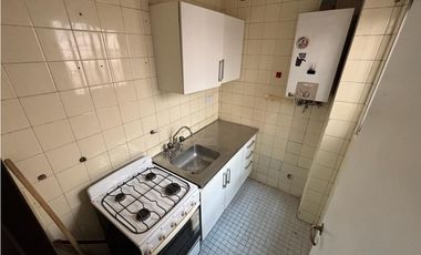 ALQUILER -  MONOAMBIENTE CON COCINA SEPARADA - B° ALBERDI