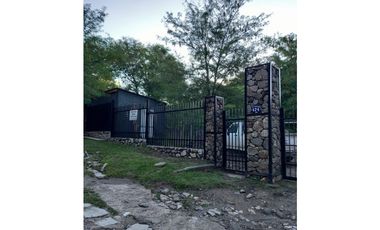 SE VENDE CASA DE DOS DORMITORIOS EN MAYU SUMAJ A METROS DEL RIO