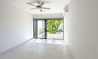 Casa en Venta en conkal una sola planta equipada y con paneles solares
