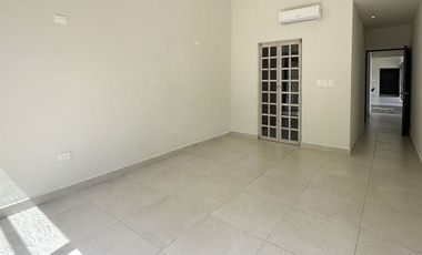 Casa en Venta en conkal una sola planta equipada y con paneles solares