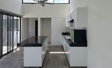 Casa en Venta en conkal una sola planta equipada y con paneles solares