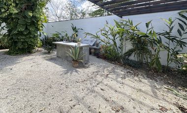 Casa en Venta en conkal una sola planta equipada y con paneles solares