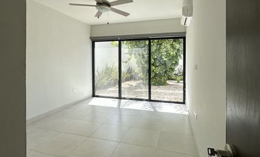 Casa en Venta en conkal una sola planta equipada y con paneles solares