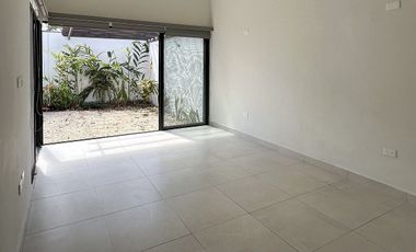 Casa en Venta en conkal una sola planta equipada y con paneles solares