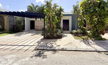 Casa en Venta en conkal una sola planta equipada y con paneles solares