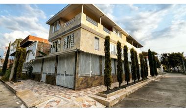 Casa esquinera con terraza en venta | Rincón del bosque - Palmira