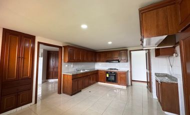 ALQUILO APARTAMENTO EN CIUDAD JARDIN DE 220m