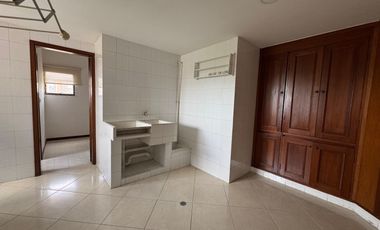 ALQUILO APARTAMENTO EN CIUDAD JARDIN DE 220m