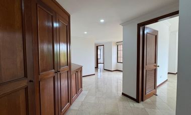 ALQUILO APARTAMENTO EN CIUDAD JARDIN DE 220m