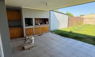 VENTA CASA A ESTRENAR - Barrio Oeste, Esperanza.-